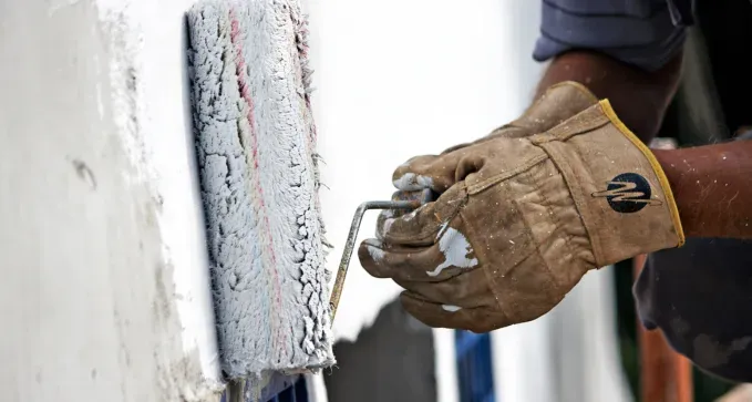 Además, una empresa experta te garantizará la seguridad de que el proyecto se llevará a cabo con seguridad, siguiendo las normas, lo que no tendrás riesgo de accidentes o problemas legales, un experto te asegurará una fachada renovada y embellecedora que hará lucir tu fachada como nueva aumentando el valor de la propiedad. Solo debes llamarnos al 910 05 29 61 y contratar nuestros servicios profesionales de pintura de fachada en Torrejón de Ardoz.