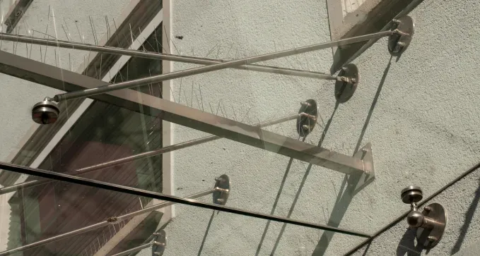 instalación de pinchos para controlo de palomas en Torrejón de Ardoz